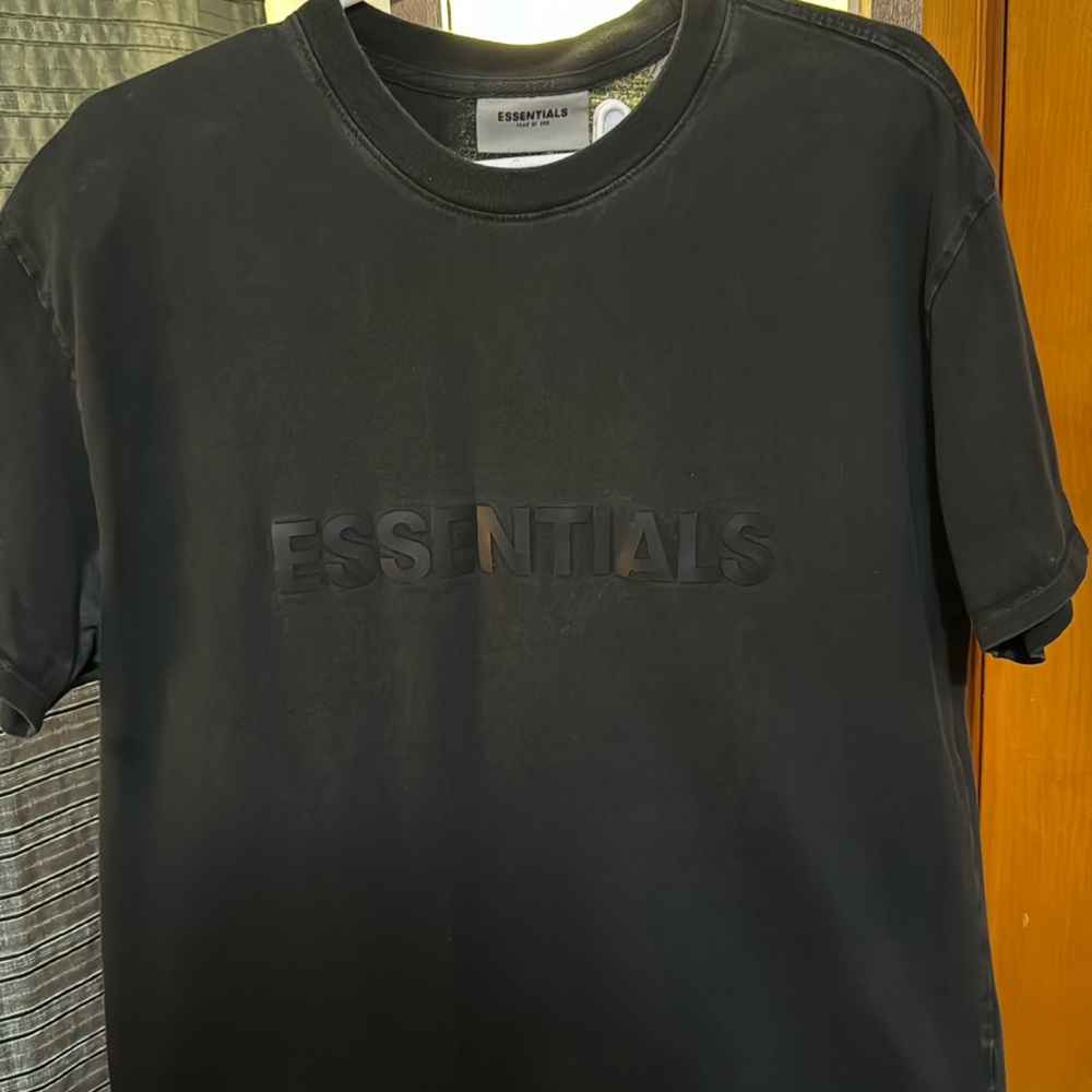 Essentials tee